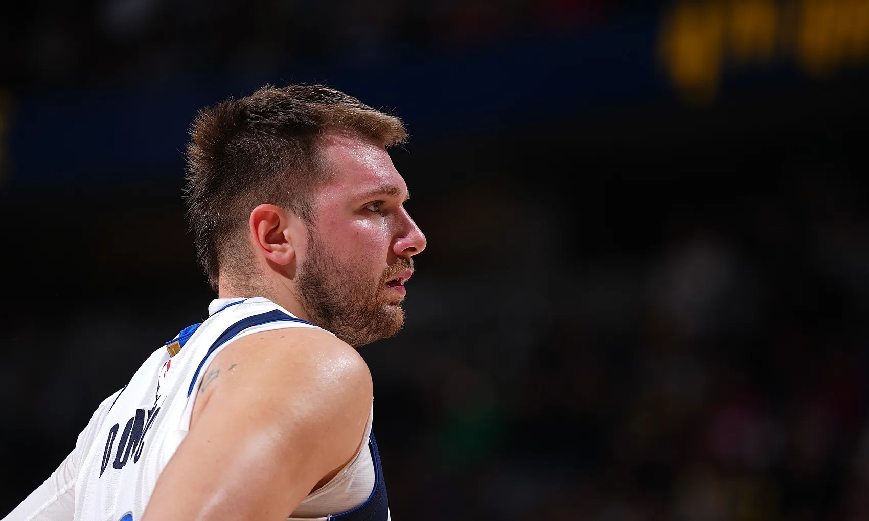 乐鱼app东契奇在独行侠比赛中爆冷，大比分获胜引发热议！引发球迷热议的简单介绍