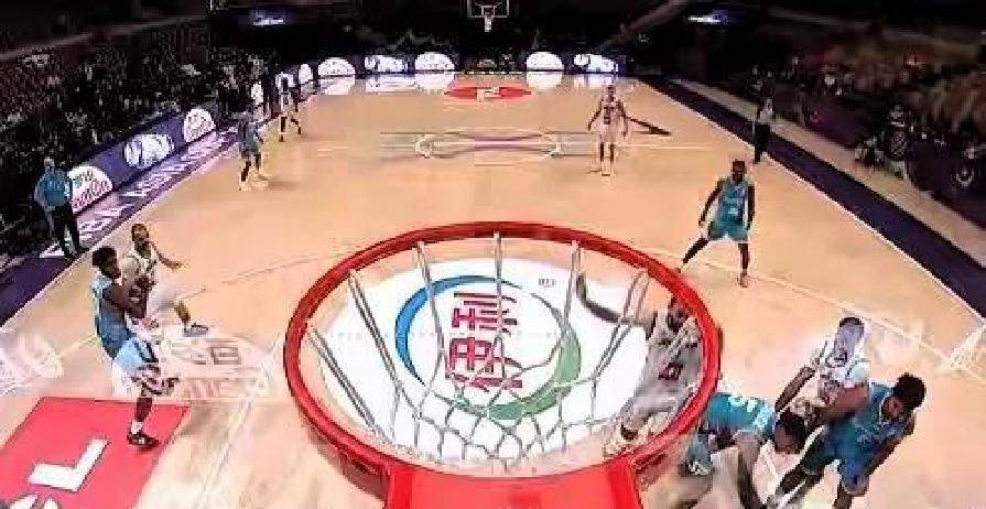 乐鱼官网东海鲸鲨队鏖战燕山黑豹队,击剑热身赛险胜,核心复出即建功。防守强度拉满的简单介绍